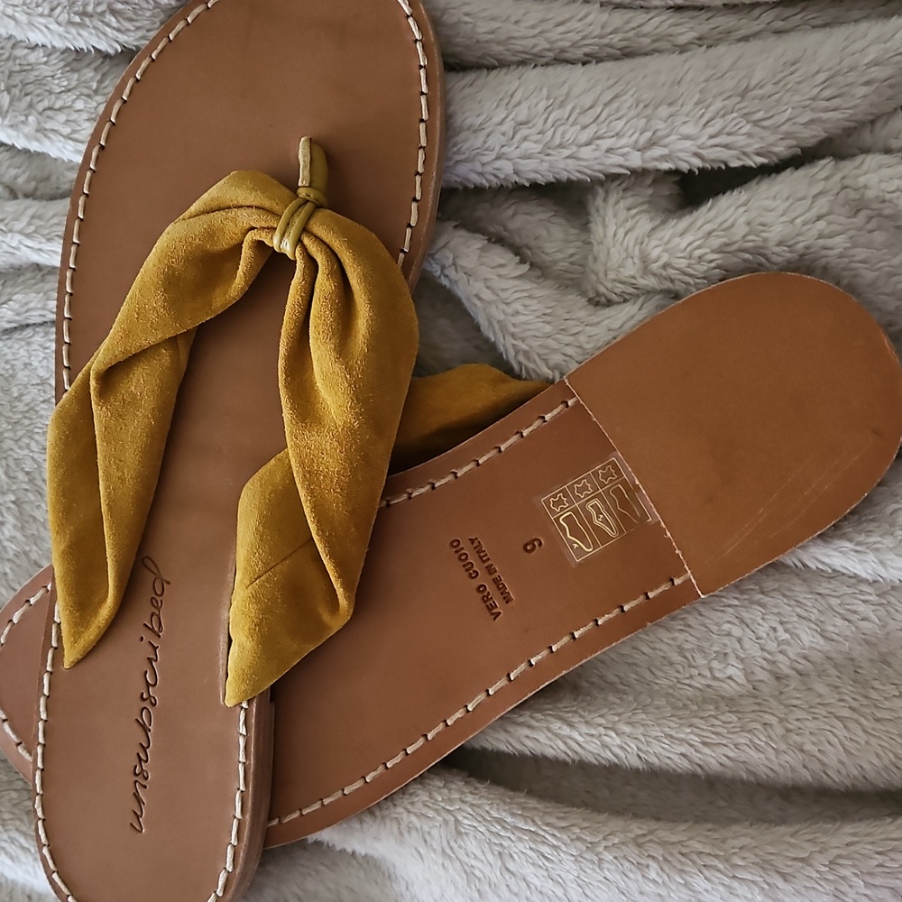 UNSUBSCRIBED Luxury Itaian Suede Thong Sandals Leather Sole, Mustard Yellow Sz 9